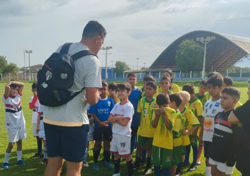 Goeber Maia pontua alguns talentos avaliados na Escola SPFC Palmas